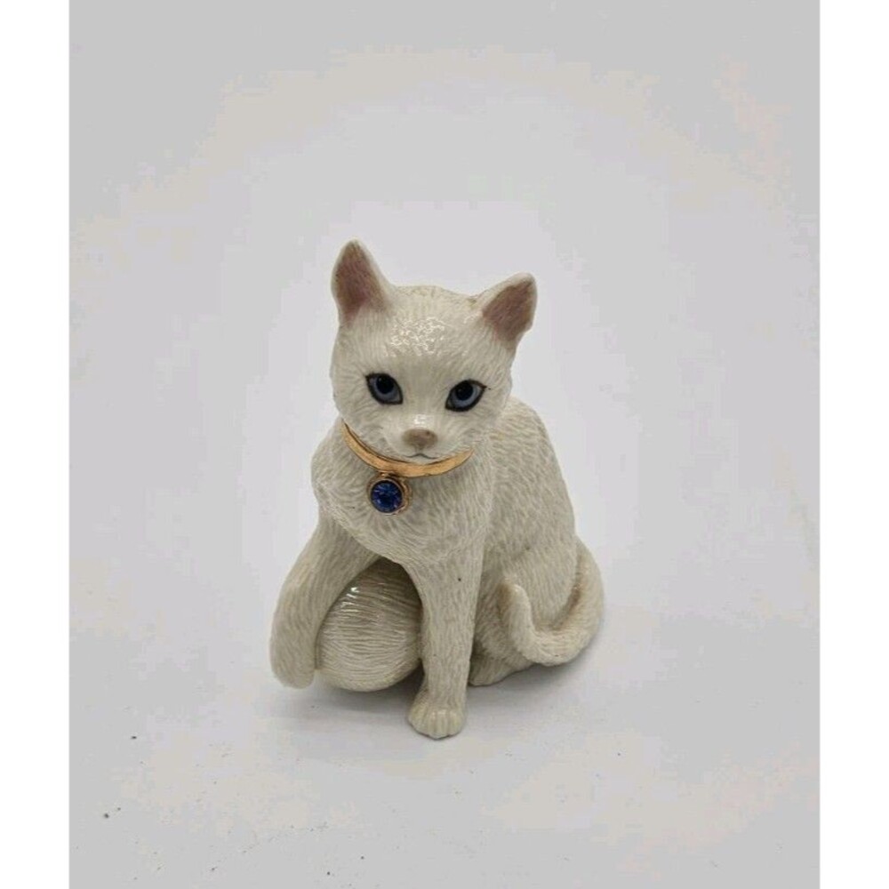 Vintage Lenox Porcelain Cat Ball of Yarn with Birthstone Collar